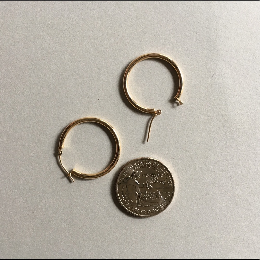 Lightweight 14 karat gold hoops